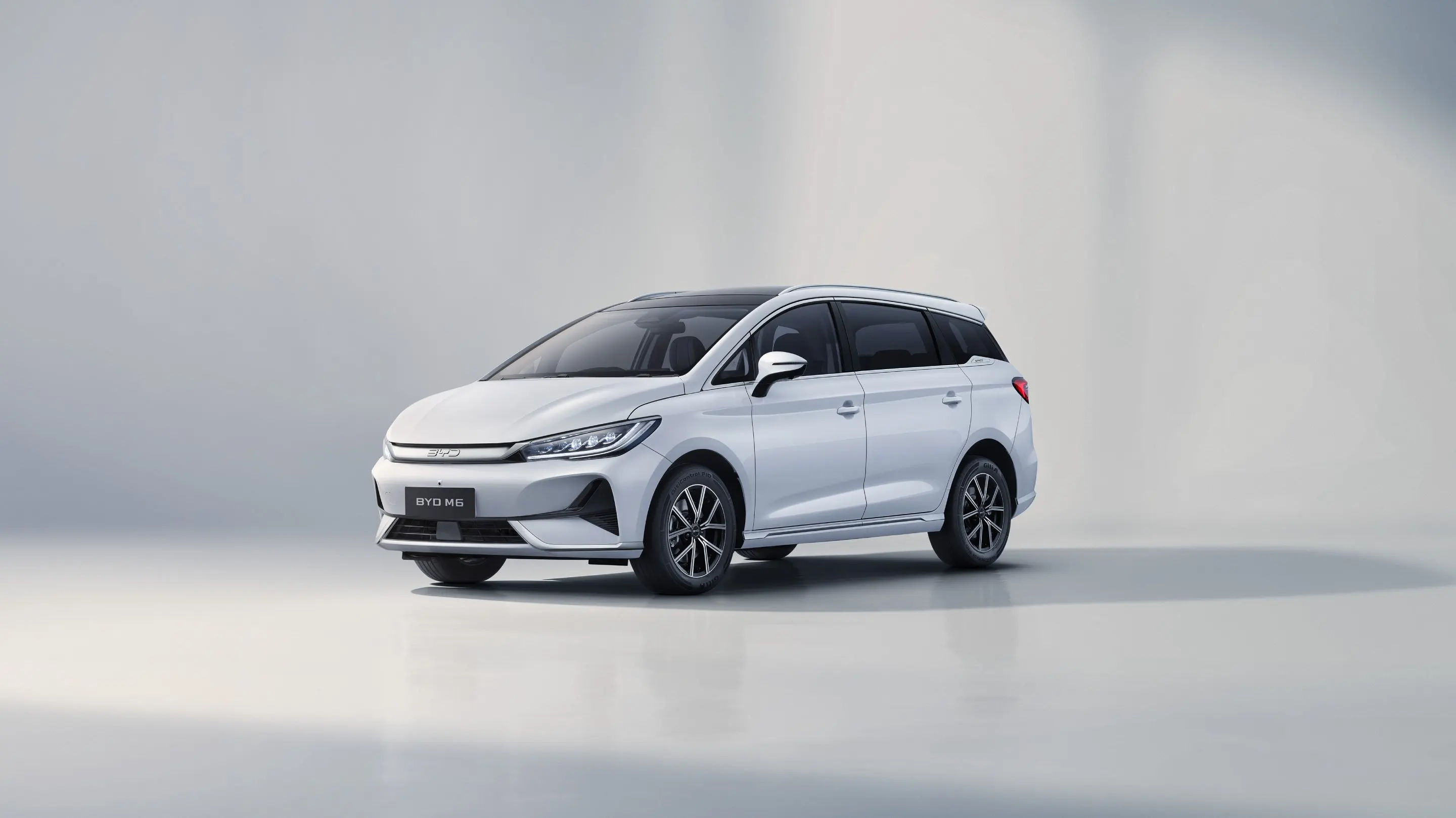 BYD M6 PHEV